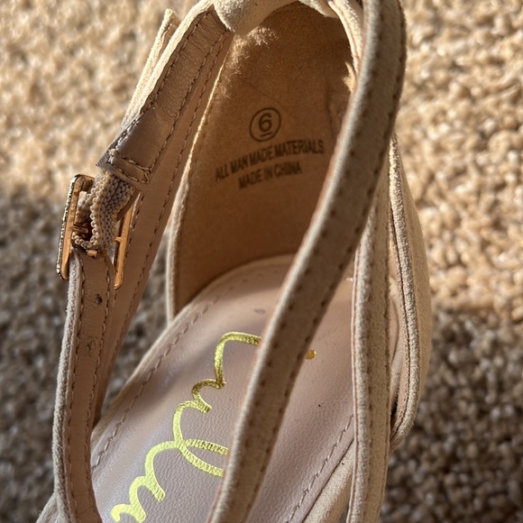 Nude Pumps - Picture 4 of 6